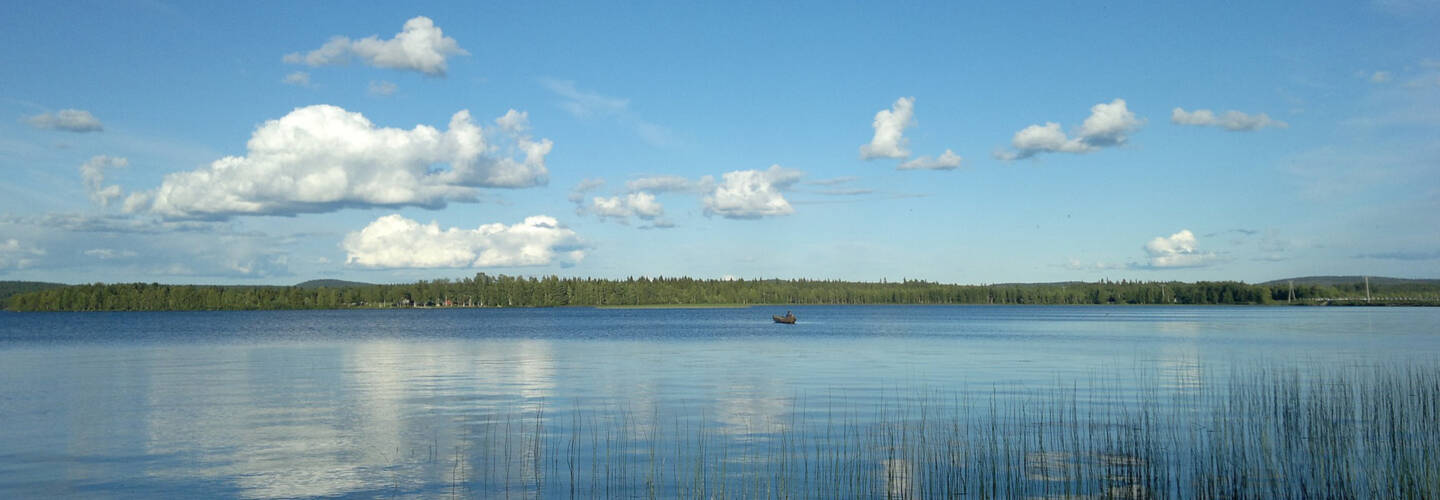 Järvimaisema Suomesta. Kuvaaja Suvi Alatalo Pixabay.
