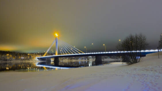 Luminen Jätkänkynttilä-silta.